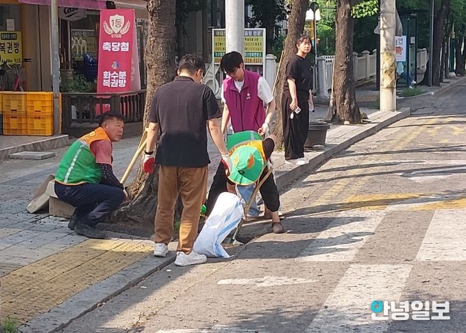 불현동 지역자율방재단, 여름철 호우대비 빗물받이 정화활동 실시