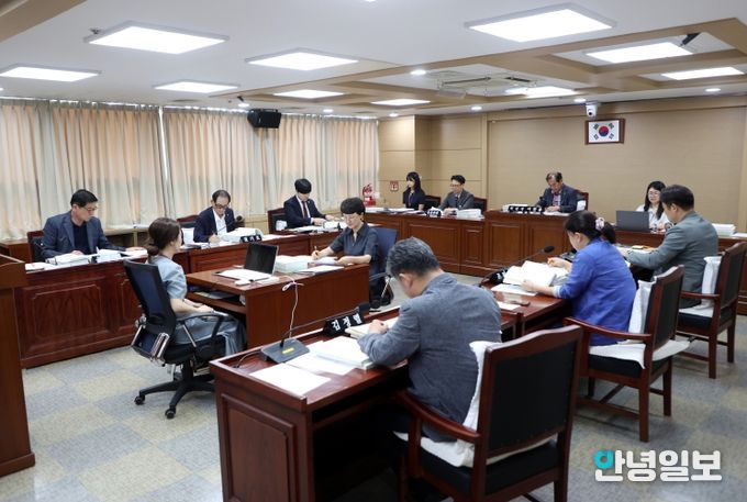 수원특례시의회 도시미래위원회 안건 심사