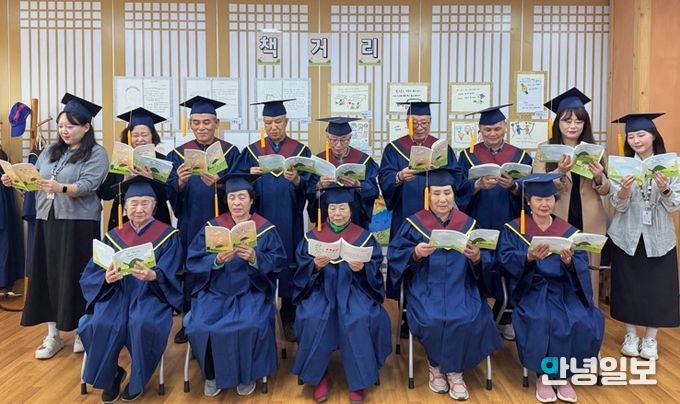 시흥시치매안심센터, 치매 어르신 삶 담은 책 출간 기념 ‘책거리’ 행사 열어