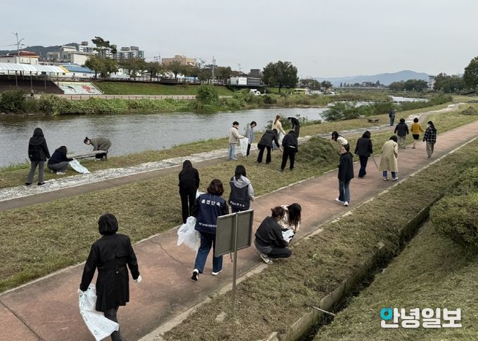 안성시보건소 건강증진과, 안성천변 환경정화로 깨끗한 건강도시 만들기 앞장