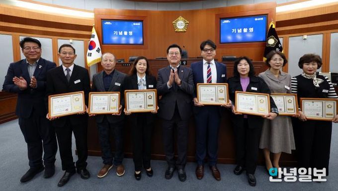 오산시의회, 2025년 오산시 주민자치위원 표창 수여