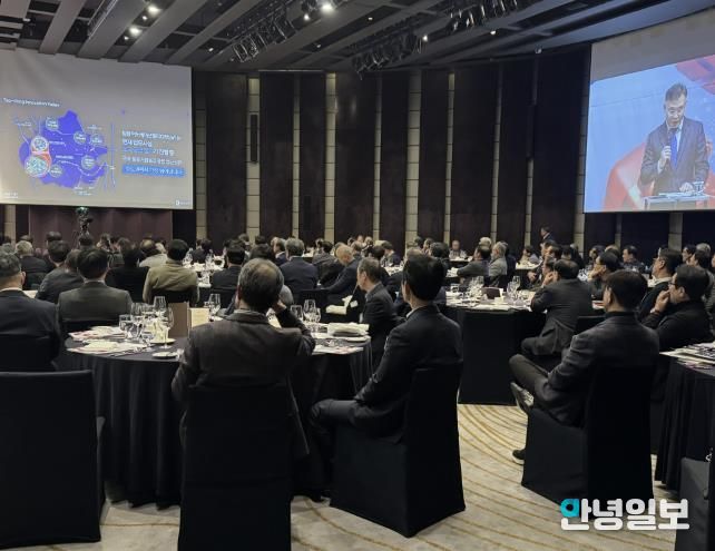 황규돈 수원시 경제자유구역추진단장이 수원 경제자유구역을 소개하고 있다.