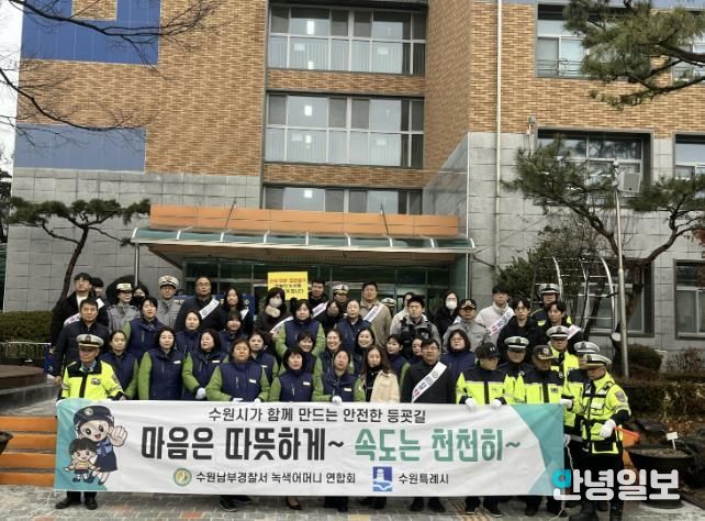 캠페인 참가자들이 함께하고 있다.