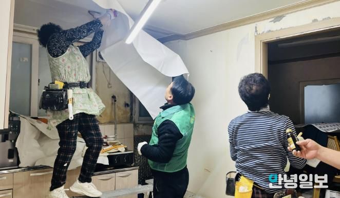 수원시 팔달구 매교동 새마을지도자협의회, 홀몸어르신을 위한 도배장판 지원사업 진행