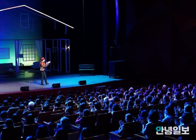 구리문화재단, 연극 <분홍립스틱> 공연 성료