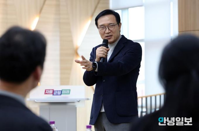 자율인증형 교과용 도서 발행제도 연구 발표회