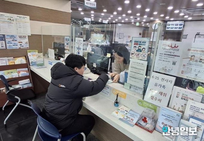 포천시장애인가족지원센터, 관내 읍면동 행정복지센터에 보완대체의사소통(AAC) 자료 배포