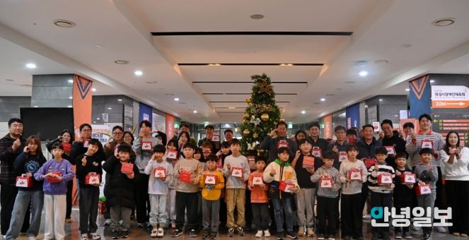 ‘사랑의 케이크, 함께하는 연말’ 사회공헌활동 단체 사진