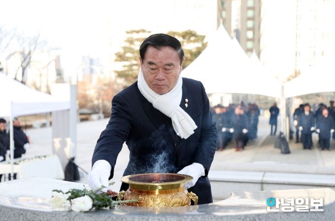 수원특례시의회, 현충탑 참배