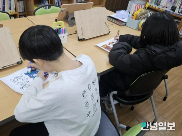 수원시 영통구 매탄2동 새마을문고 '병오년 붉은 말 색칠하기' 행사 개최