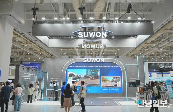 국내 박람회에 참가한 수원시 관내 중소기업 홍보부스 전경