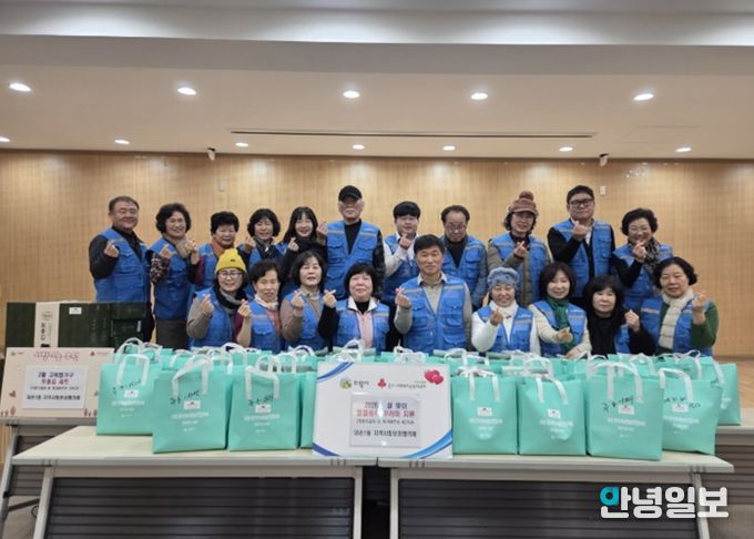 의왕시 내손1동 지역사회보장협의체, 설 명절 맞아 취약가구에 음식 꾸러미 전달