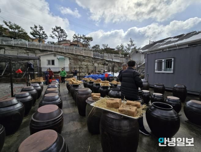 동두천시 생연1동 주민자치회, ‘정월 맞이 전통 장 담그기’ 행사 성료