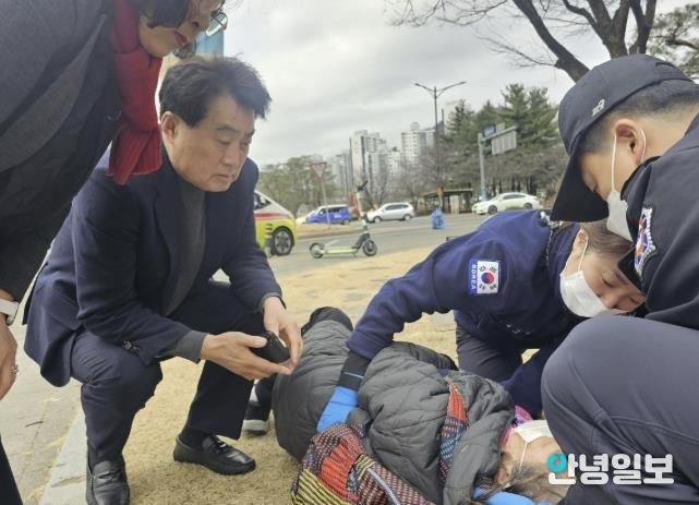 하은호 군포시장 길에 쓰러진 할머니 구조