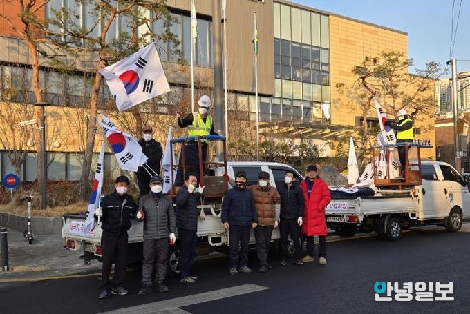 수원시 장안구 영화동 새마을지도자협의회, 3.1절 맞아 나라사랑 고취를 위한 태극기 물결 조성