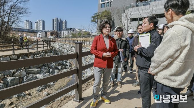 과천시, 지식정보타운 제비울천 산책로 현장점검…3월 말 조기 개방