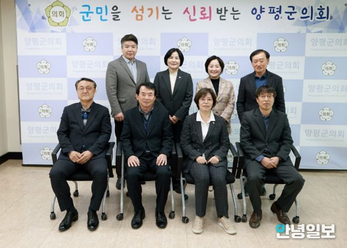 결산검사위원 단체사진