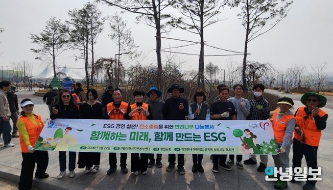 이천시자원봉사센터, 식목일 맞아 ‘탄소중립 반려 나무 나눔’ 행사 개최