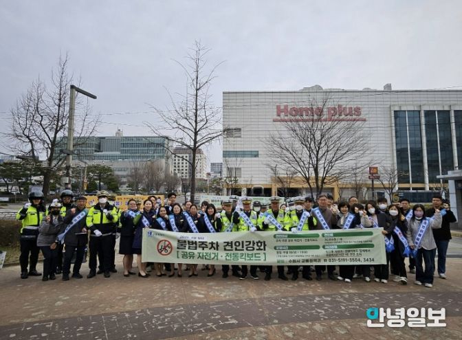 캠페인 참가자들이 함께하고 있다.