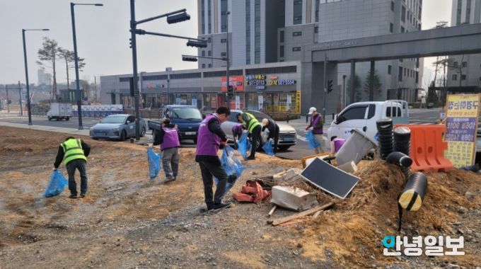 평택시 현덕면 ‘우리동네 새단장’을 위한 2026년 새봄맞이 일제대청소 실시