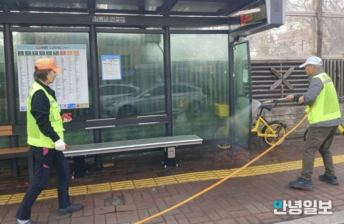 수원시 장안구, 버스승강장 세척작업 실시