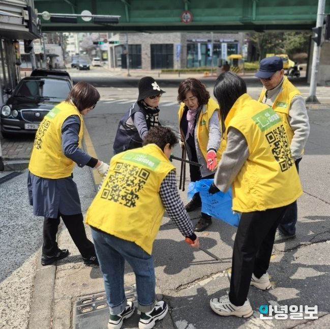 수원시 팔달구 우만2동, '봄바람 타고 싹~ 바뀐 우리동네!'... 새봄맞이 대청소 실시