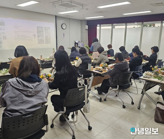 오산시 중앙도서관, 감성 힐링 ‘그림책 원예테라피’ 운영…시민 호응 속 성황